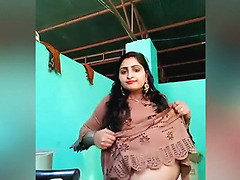 Sexy Bhabhi Shows Her Boobs And Big Ass